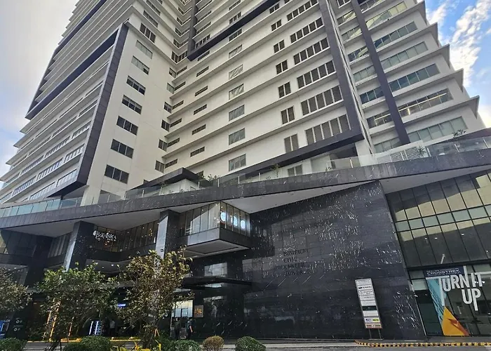 The Residences At Bcct By Ph Cozy Retreat With Hotel-style Comforts And Convenience, Location In Bgc