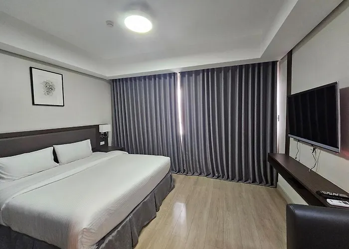The Residences At Bcct By Ph Cozy Retreat With Hotel-style Comforts And Convenience, Location In Bgc Apartment